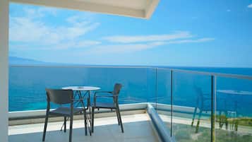 Dreibettzimmer, Meerblick | Balkon