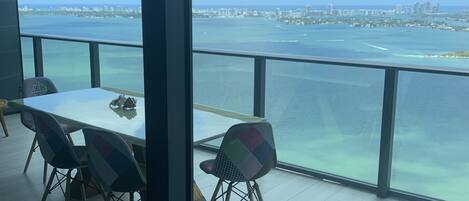 屋外ダイニングエリア