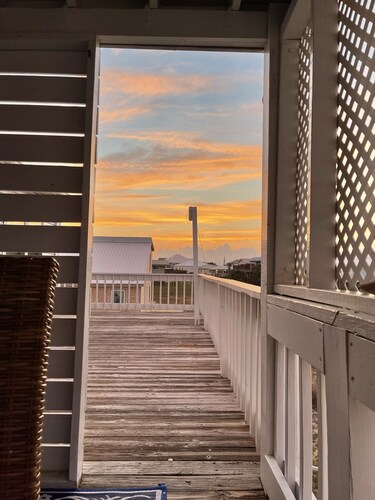Bright Dauphin Island Home with unobstructed Gulf view out the front door!