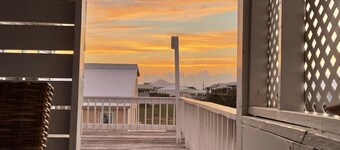 Bright Dauphin Island Home with unobstructed Gulf view out the front door!