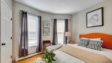 4 bedrooms, desk, iron/ironing board, travel crib