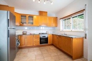 電子レンジ、オーブン、コンロ、食器洗い機