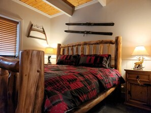 3 bedrooms, iron/ironing board, free WiFi, bed sheets - Tahoe River Cabin on Private Beach (Markleeville)