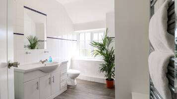 Cottage | Bathroom