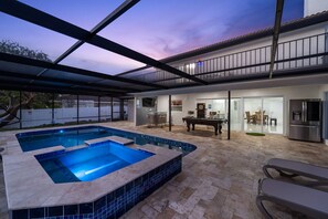 Et oppvarmet basseng