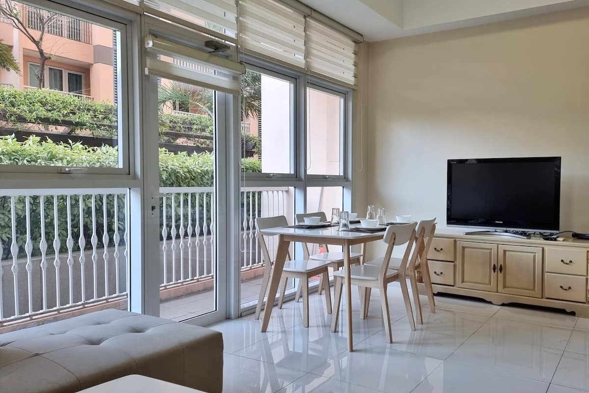 Departamento Grand | Área de sala de estar | Televisión LED
