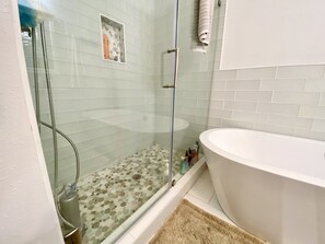 Combined shower/tub