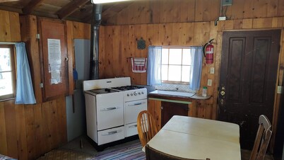 Cabin 7 at Sportsman's Lodge