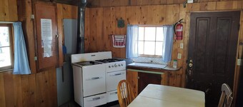 Cabin 7 at Sportsman's Lodge