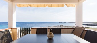 Binilaya - Charming 3-bedroom house - seafront