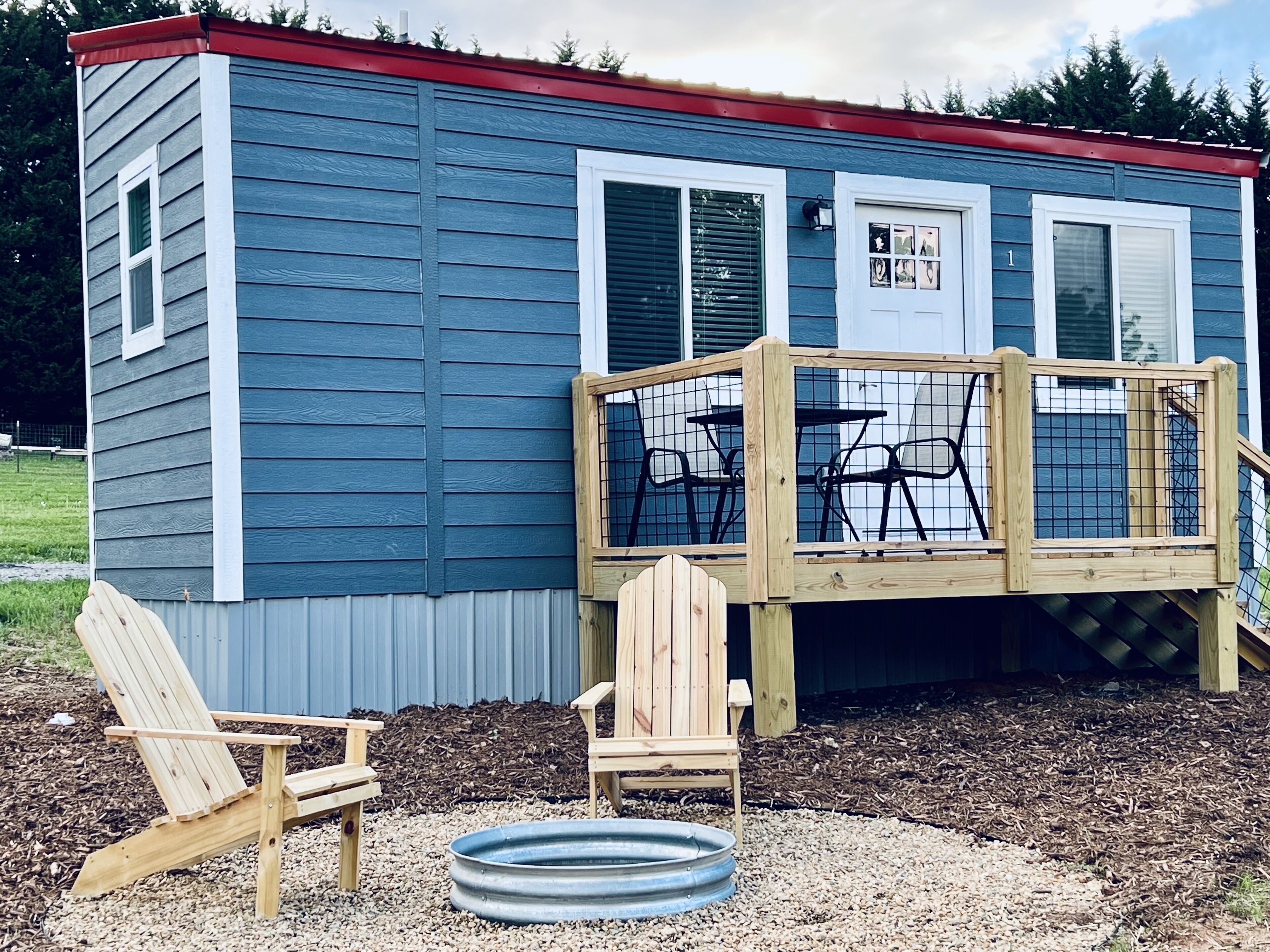 Cheerful 1-bedroom Tiny Home in South Asheville