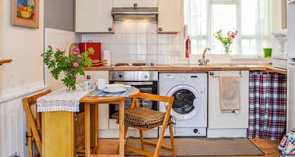 2 bedroom accommodation in Kirriemuir