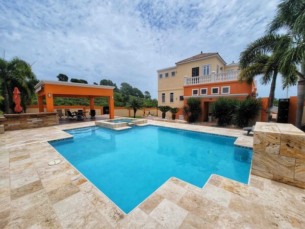 Piscine extérieure