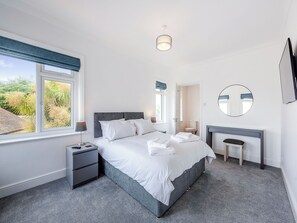 4 bedrooms, free WiFi, bed sheets