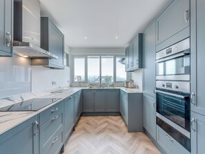 Fridge, microwave, dishwasher, highchair - A stunning two-level seaside retreat with incredible sea views. (East Preston, West Sussex Coast)