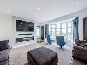 Living area - A stunning two-level seaside retreat with incredible sea views. (East Preston, West Sussex Coast)