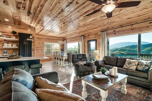 Smart TV, fireplace, video games, foosball - Smoky Mtn Luxury Cabin • 3BR w/ Stunning Views + Games + Hot Tub (Pigeon Forge)