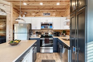 Fridge, microwave, oven, stovetop - Smoky Mtn Luxury Cabin • 3BR w/ Stunning Views + Games + Hot Tub (Pigeon Forge)