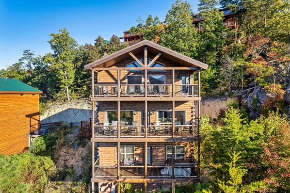 Exterior - Smoky Mtn Luxury Cabin • 3BR w/ Stunning Views + Games + Hot Tub (Pigeon Forge)