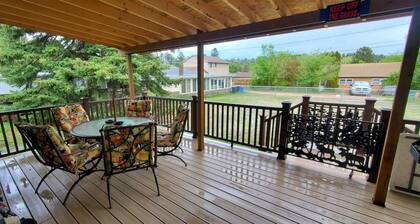 5 minutes from the beautiful Black Hills and all it has to offer!