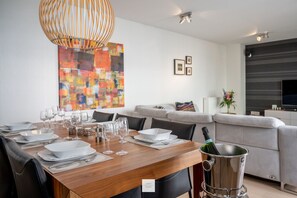 Dining - Bistro Floor, perfect location to discover the coastline (Knokke-Heist)