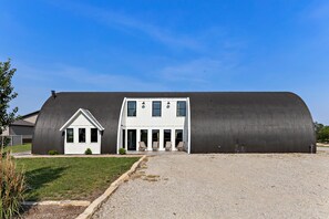 Exterior - Roundtop Rendezvous!  (Hutchinson)