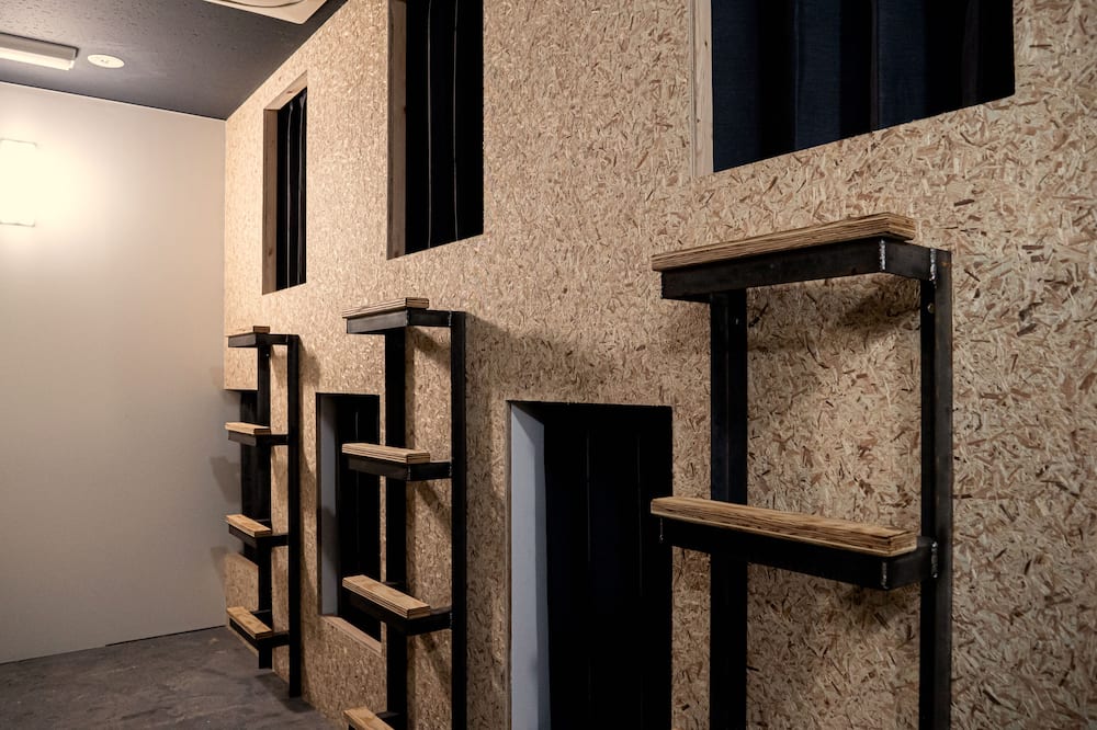 BENCH - Hostel