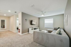 Fernseher, Tischfußball