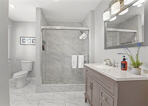 Combined shower/bathtub, hair dryer, towels, soap