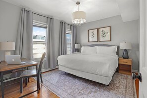 4 bedrooms, desk, iron/ironing board, travel cot - 4BR Near Downtown Boston Private Driveway Parking & 1-Min Walk to Train (Boston)