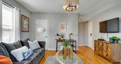 Comfy & Cozy 2nd level condo walk to MBTA mins to Downtown Boston