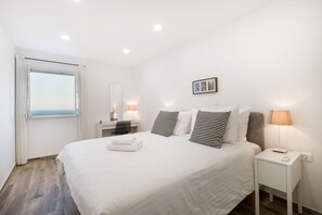 4 bedrooms, travel crib, free WiFi