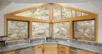 6BR Mountain Retreat • Pool • Walk to Pearl St