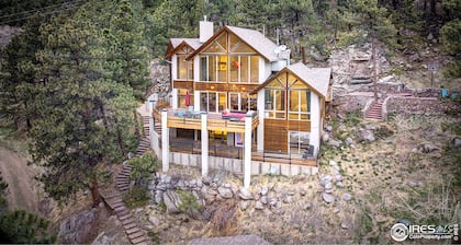 As Seen On TV: Boulder Mountain Retreat - 6 Bedroom, Walkable to Pearl, 2 acres