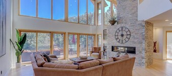 As Seen On TV: Boulder Mountain Retreat - 6 Bedroom, Walkable to Pearl, 2 acres