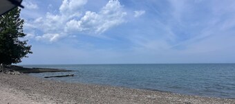 Lovely GOTL 2 Bedroom Cottage  -Pet Friendly