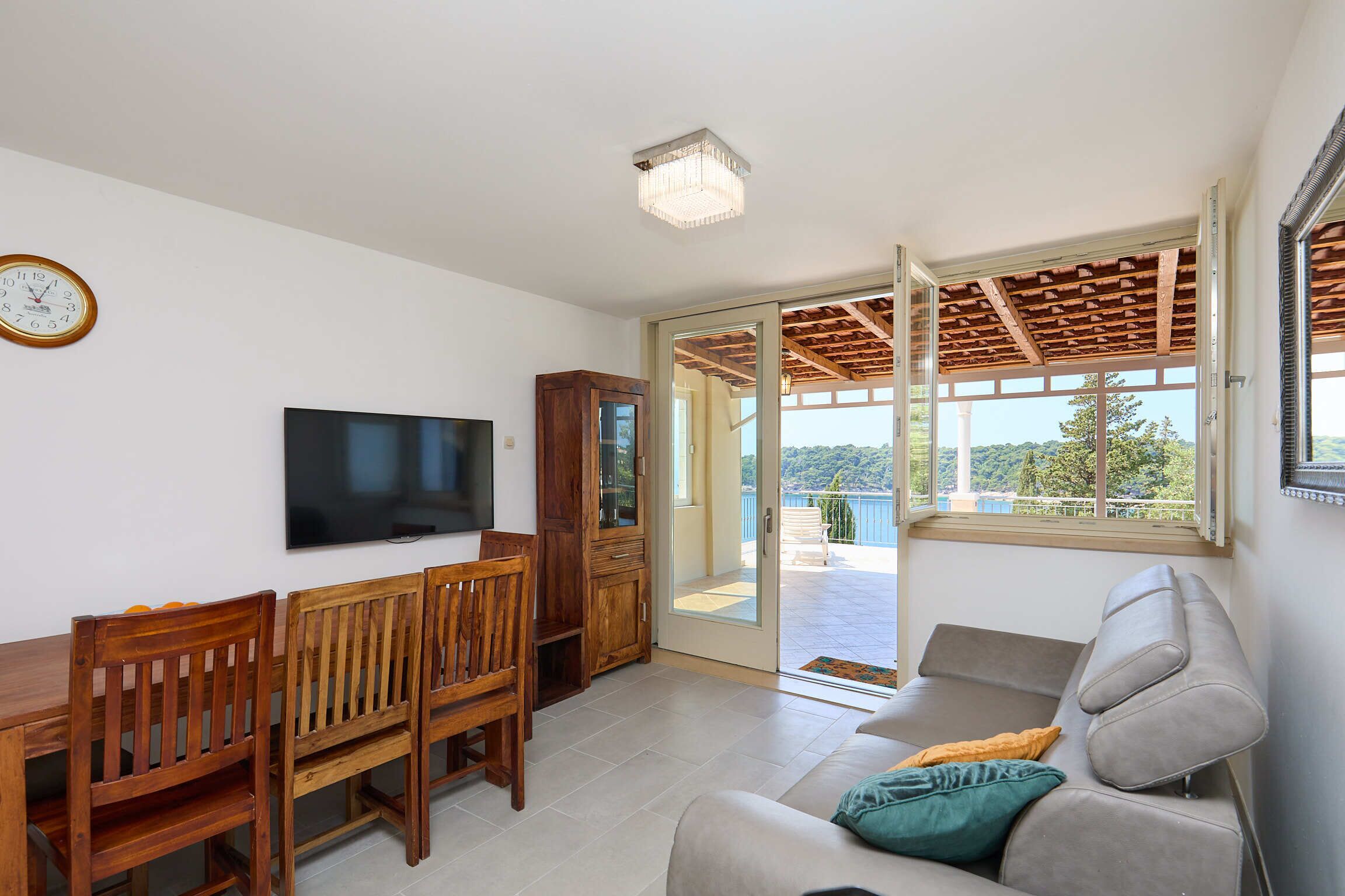 Nhà (4 Bedrooms) | Khu phòng khách | TV LCD 