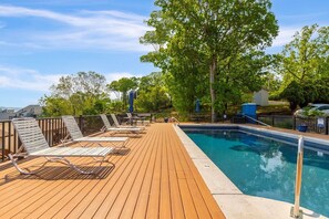 Outdoor pool - 3MM, fully remolded, main channel lakefront with pool (Lake Ozark)