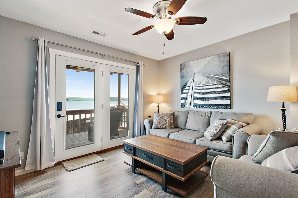 Smart TV, books, stereo