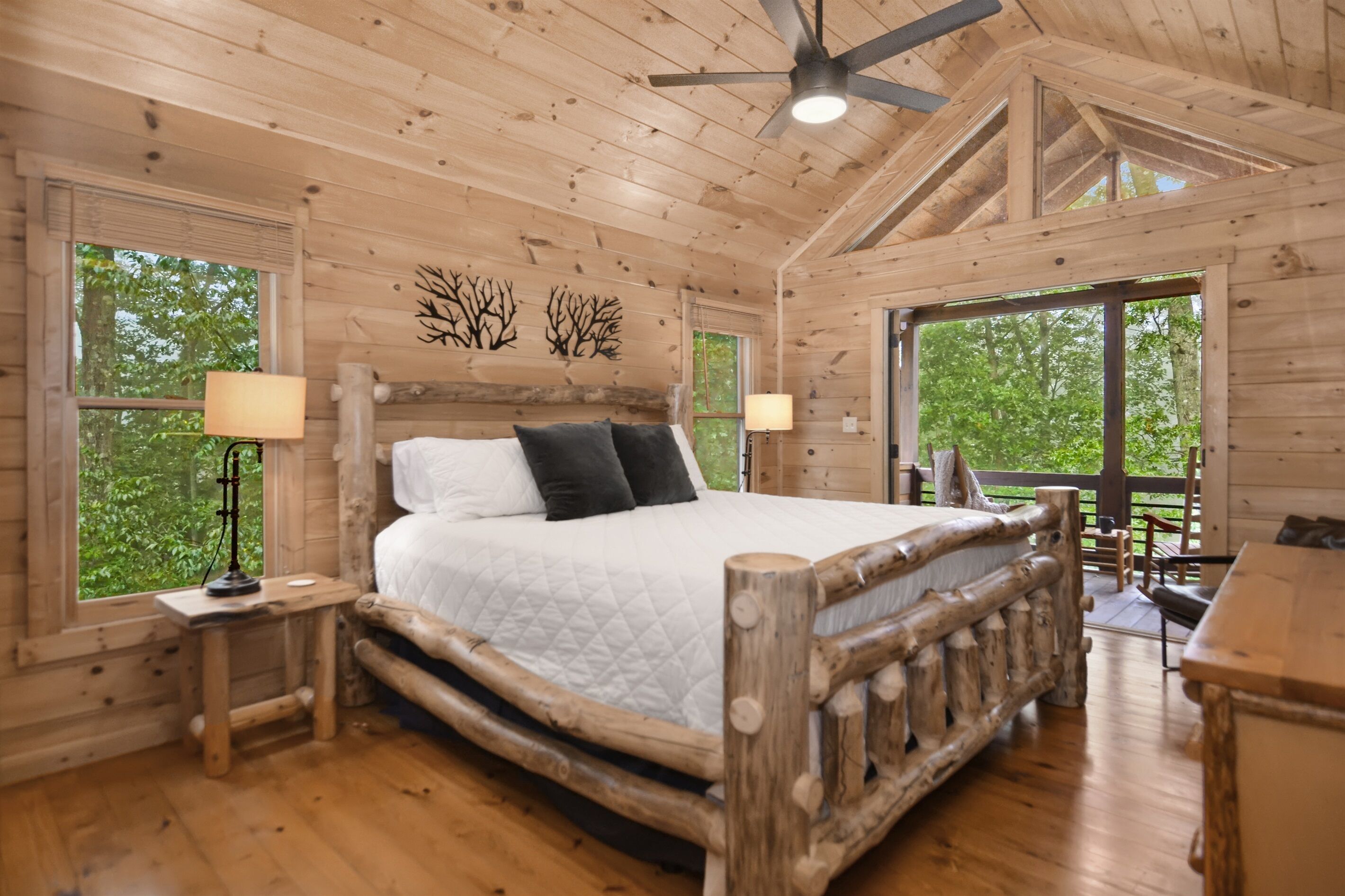 3 slaapkamers, een strijkplank/strijkijzer, gratis wifi, beddengoed