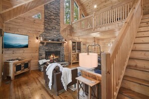 Smart-TV, Kamin, Videospiele, Tischfußball