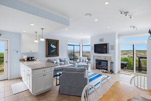 TV, fireplace, stereo - Pelican 54: Relax with an ocean view. (Pajaro Dunes)