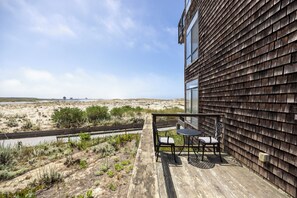 Terrace/patio - Pelican 54: Relax with an ocean view. (Pajaro Dunes)