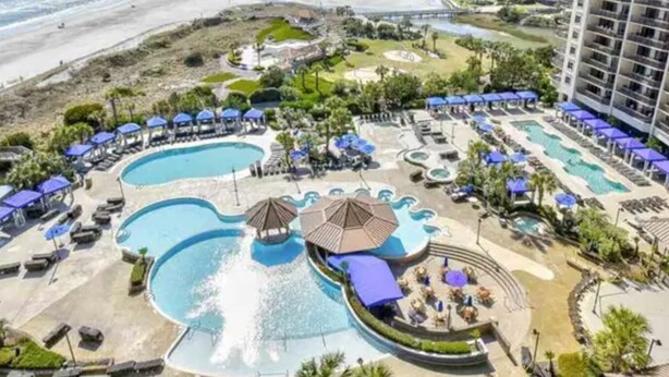 A resort with multiple swimming pools, sun loungers, and umbrellas. - Spa Villa home N Beach resort &spa 2 min to beach 7 pools attractions allow pet (North Myrtle Beach)