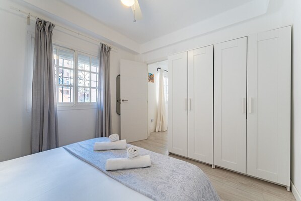 2 chambres, fer et planche à repasser, Wi-Fi gratuit, draps fournis