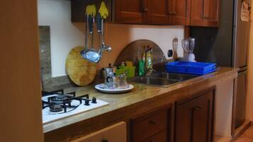 Réfrigérateur, four, plaque de cuisson, lave-vaisselle