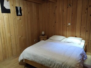 2 chambres, fer et planche à repasser, accès Internet