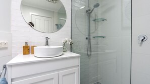 Douche, séchoir à cheveux