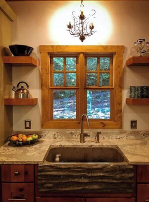 Combined shower/bathtub, hair dryer, soap, shampoo