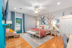 5 bedrooms, desk, iron/ironing board, travel cot - Destin Beach Getaway|Heated Pool+Game Room+Beach (Destin)